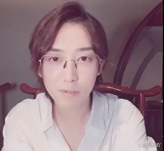 娱乐圈有那些新闻_娱乐圈假新闻排名_明星辟谣假新闻事件